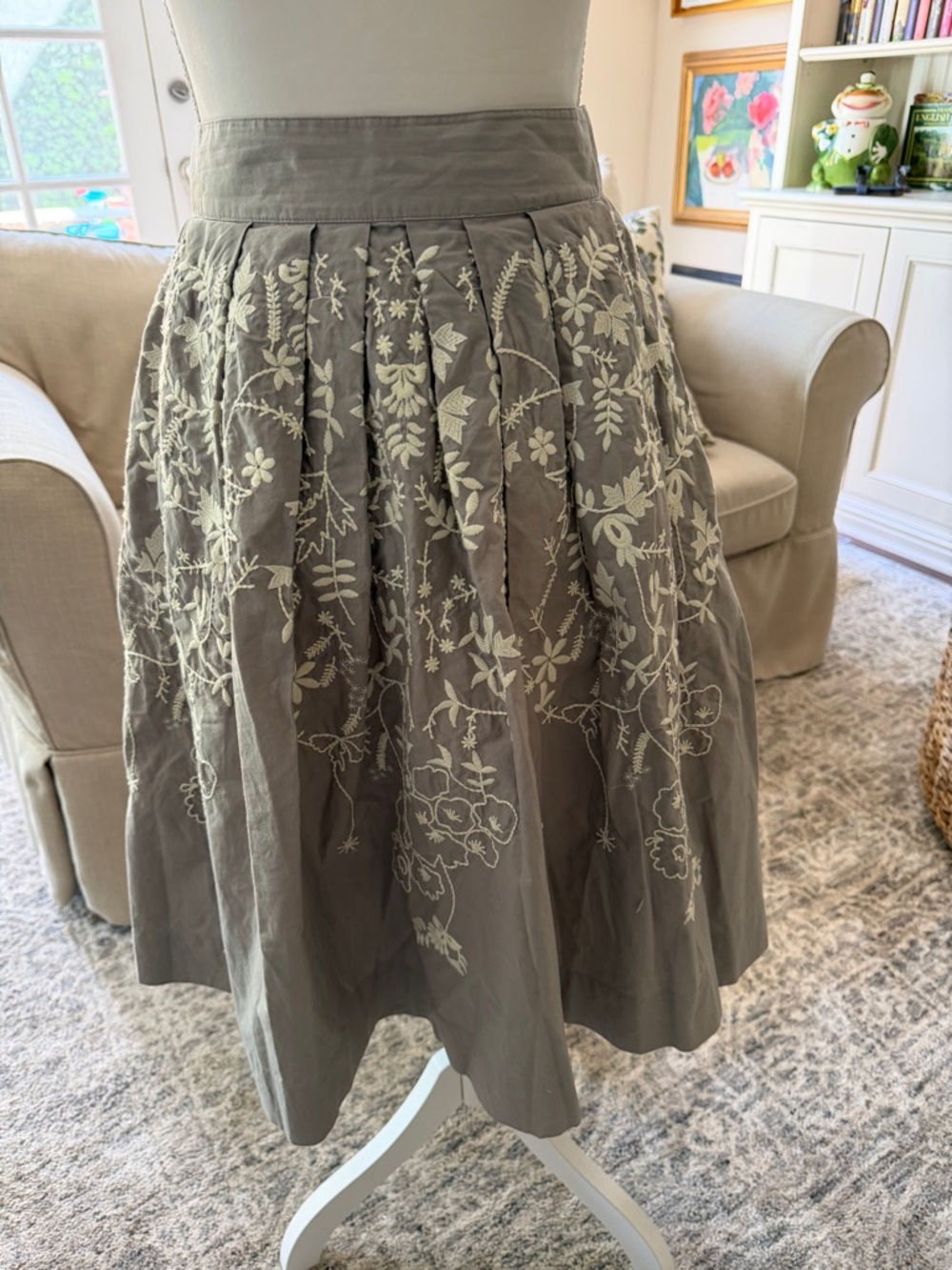 Anthropologie Meadow Rue Skirt with Ivory Floral Embroidery